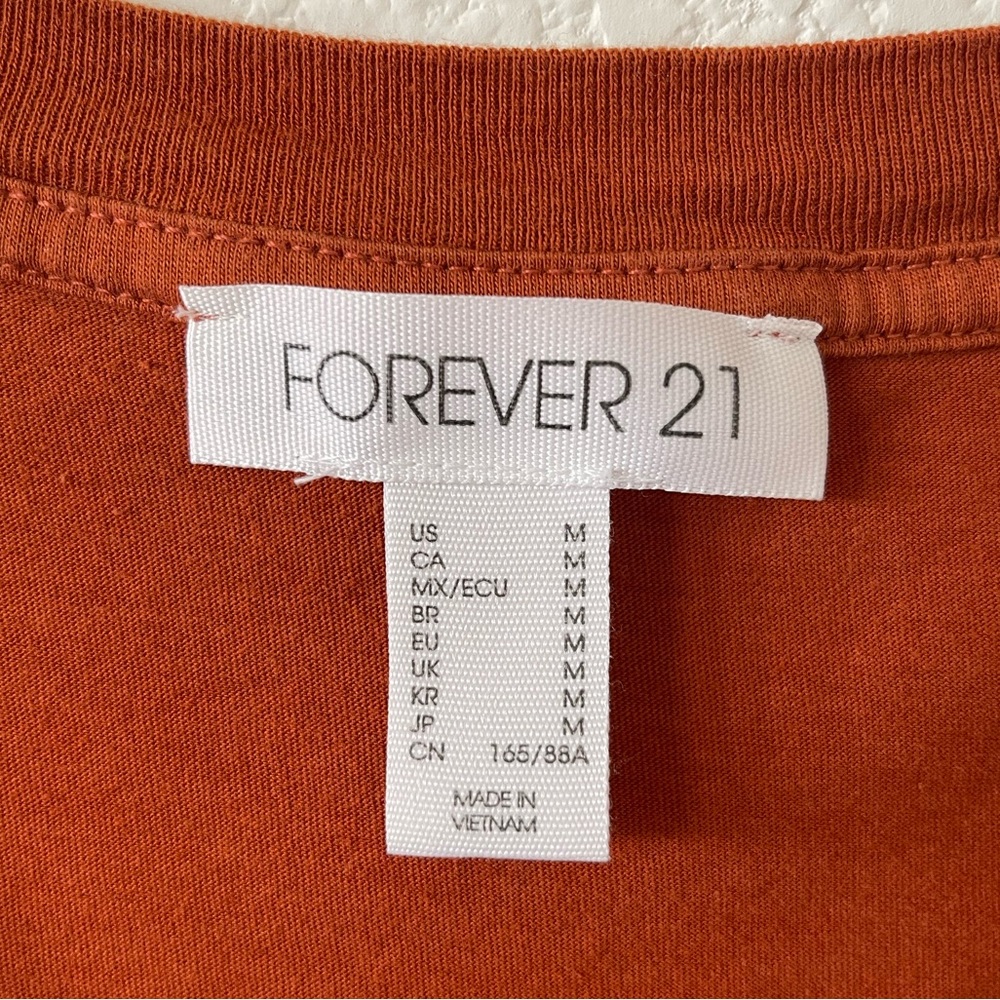 Basic v-neck tee - Picture 2 of 3